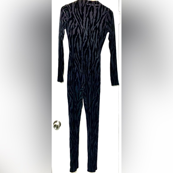 🖤 Get Ready to Roar! Naked Wardrobe Black Tiger Burnout Long Sleeve Jumpsuit 🖤 - Picture 4 of 16